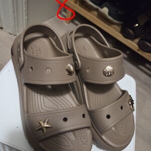 Brown Toffee / coffee Colored Platform Crocs With Beachy Charms Size 8